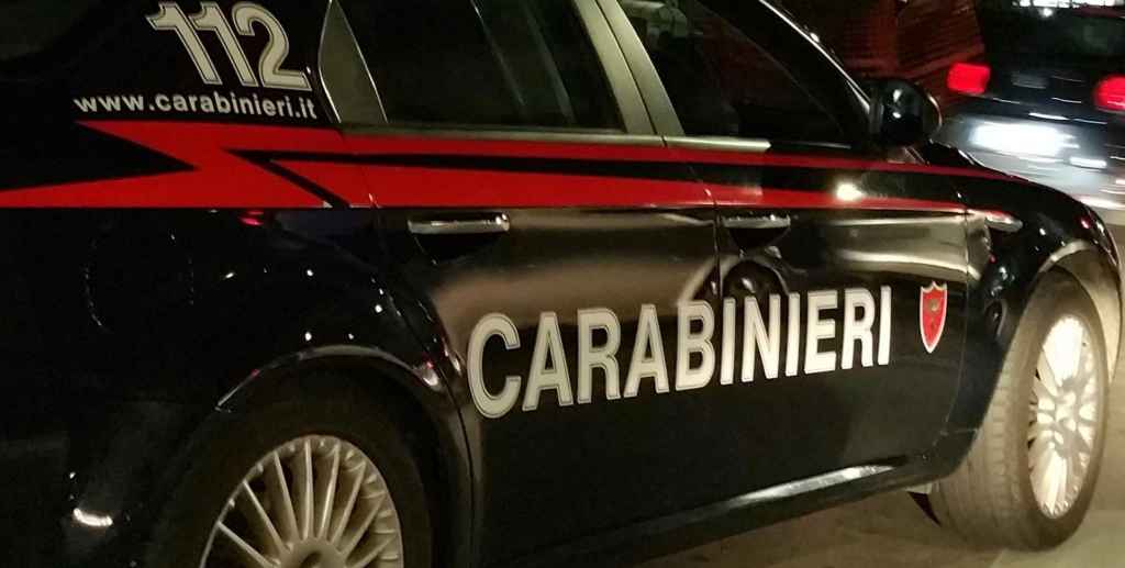 carabinieri Ubriaco in auto vicino a una scuola