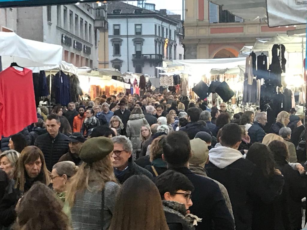 "Gli Ambulanti di Forte dei Marmi®” a Piacenza "Gli Ambulanti di Forte dei Marmi®” a Piacenza