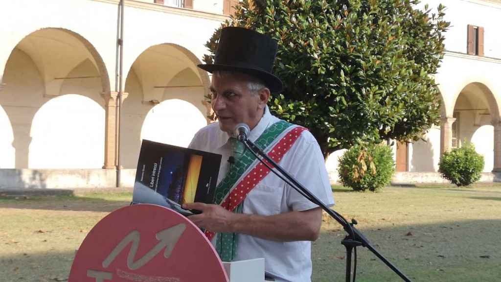 torre-sta-per-strappare-il-libro-di-silvotti