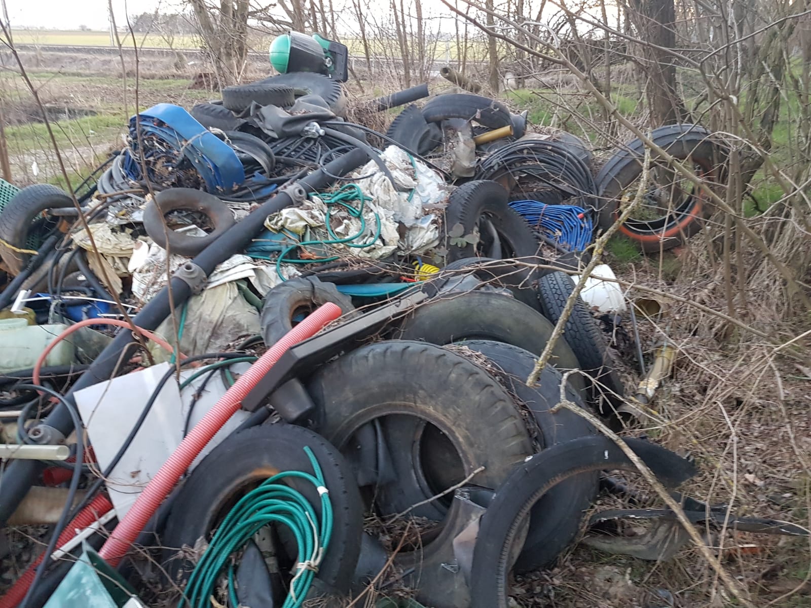 Cadeo, scoperta maxi discarica abusiva Cadeo, scoperta maxi discarica abusiva