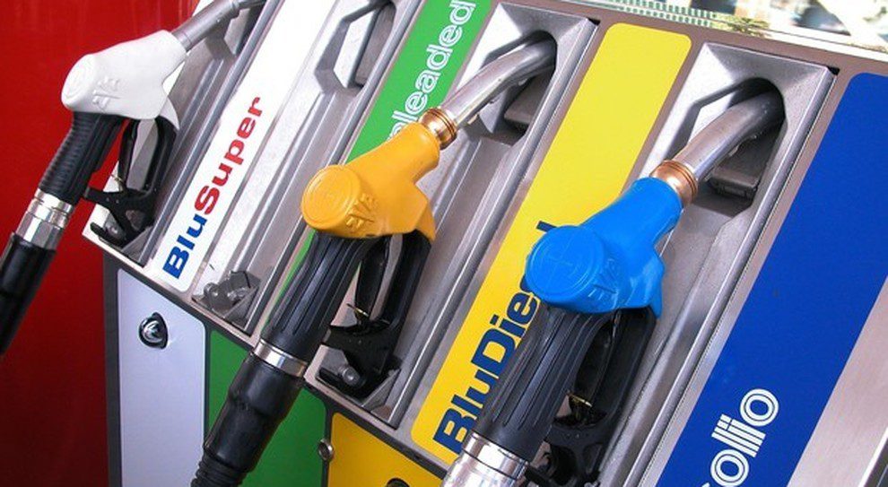 Caro benzina, Uecoop: "E' stangata, 16 euro in più ogni pieno" - AUDIO