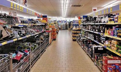 Coronavirus, stop alla vendita nei Supermercati dei prodotti non di prima necessità. La scelta lascia però spazio a diverse interpretazioni Coronavirus, stop alla vendita nei Supermercati dei prodotti non di prima necessità. La scelta lascia però spazio a diverse interpretazioni