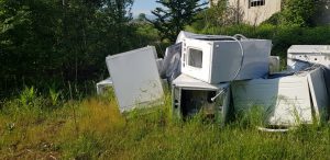 Cadeo, scoperta una maxi discarica abusiva di lavatrici