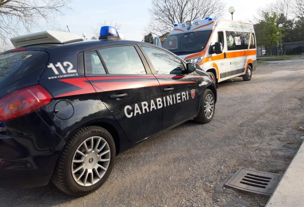 Accoltellato dopo una lite in strada