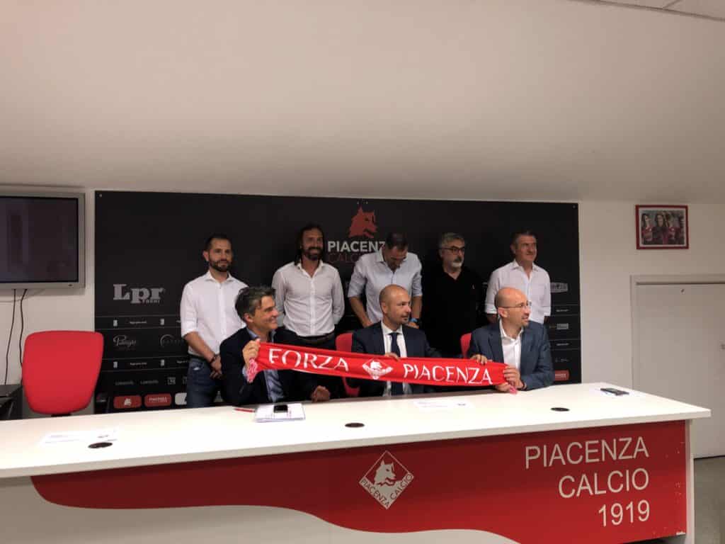 Vincenzo Manzo con il nuovo staff