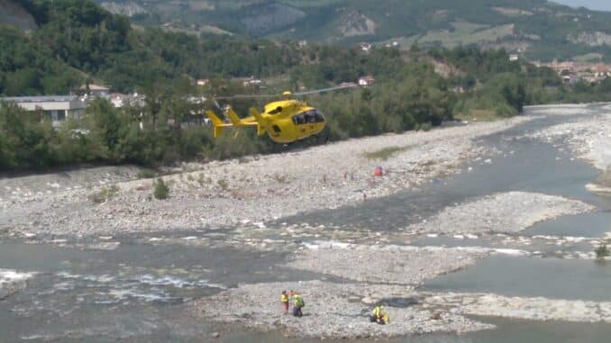Spiagge del Trebbia, intervento per salvare un bagnante in difficoltà. Giovane trasportato in ospedale dall'elisoccorso - FOTO Trebbia, bimbo in difficolta trasportato in serie condizioni all'ospedale