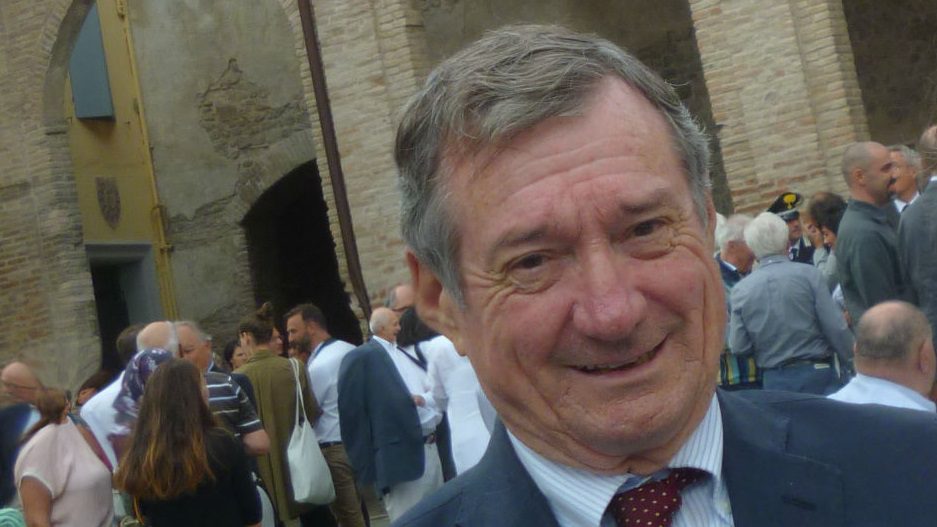 Addio al principe Corrado Gonzaga, vittima del Covid. Papamarenghi