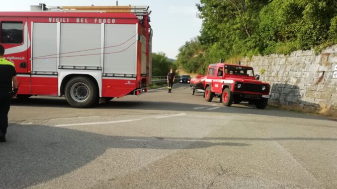 Ancora tuffi pericolosi nel Trebbia, ferito 19enne durante l'arrampicata - FOTO Ancora tuffi pericolosi nel Trebbia, ferito 19enne durante l'arrampicata - FOTO