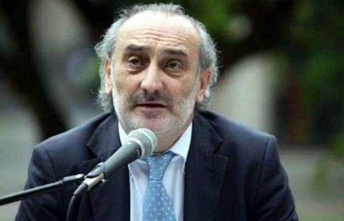 Bimbo con in mano il telefonino nella pubblicità, non è per niente ok per Daniele Novara: “E’ agghiacciante, siamo al limite di tutto” - AUDIO