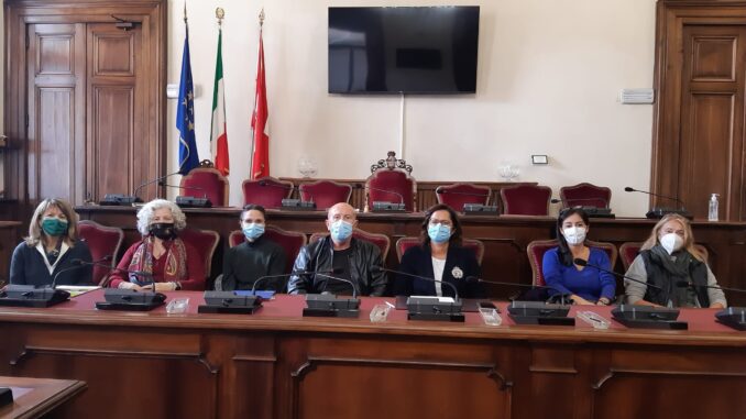 Vicinato Solidale, prorogato il bando. L’Assessore Sgorbati: “Possibilità di alloggio per studenti che regalano tempo alle persone fragili” Vicinato Solidale, prorogato il bando. L’Assessore Sgorbati: “Possibilità di alloggio per studenti che regalano tempo alle persone fragili”