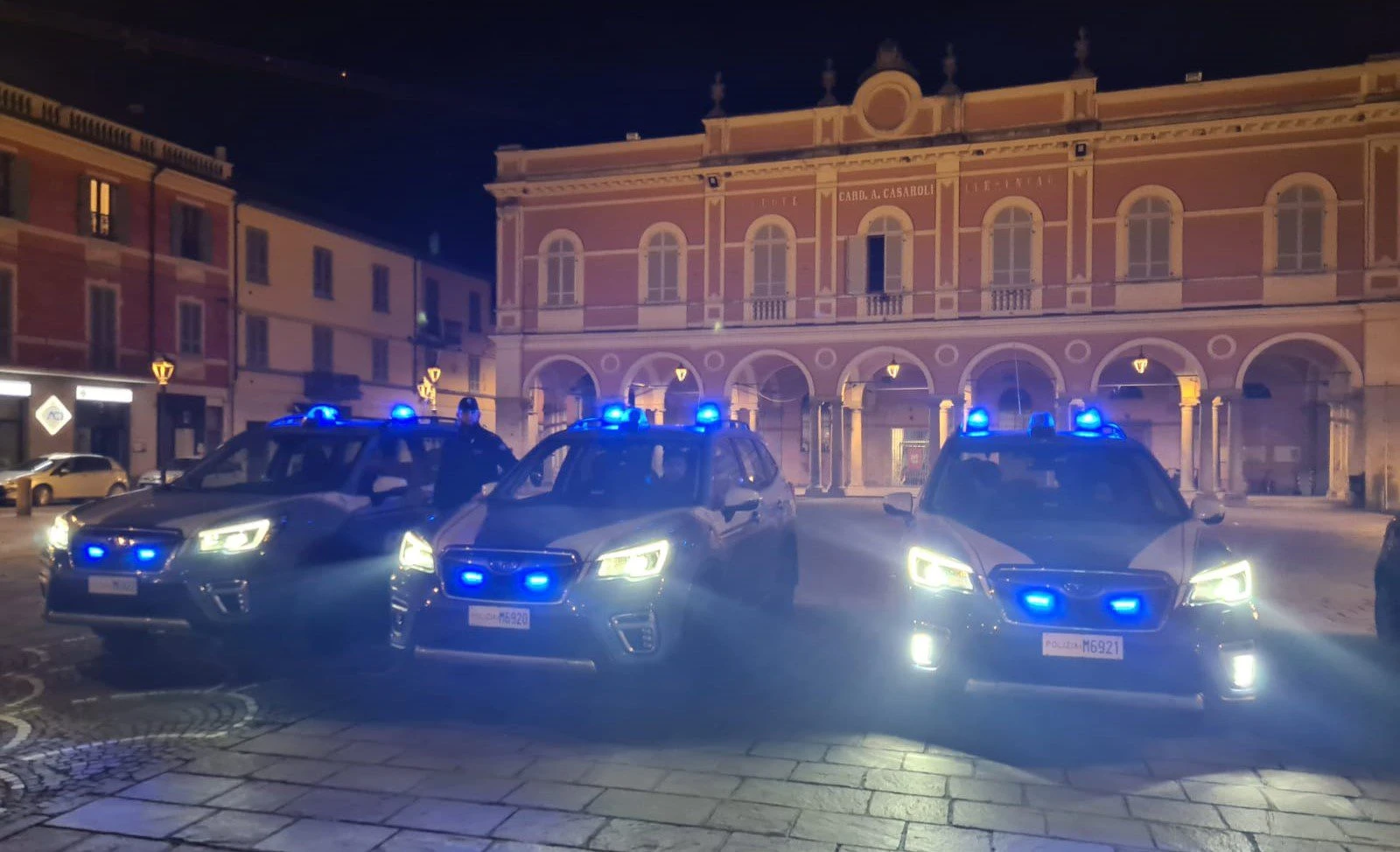 Monitoraggio della polizia a Castel San Giovanni: controllate oltre cento persone, vetture ed esercizi commerciali