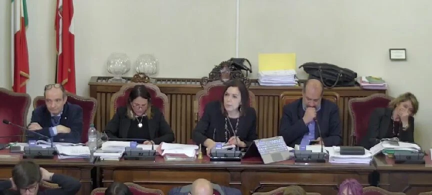 Tensione in consiglio comunale, le opposizioni attaccano la giunta: “Non amate il dialogo, minoranza presa ancora una volta a pesci in faccia”