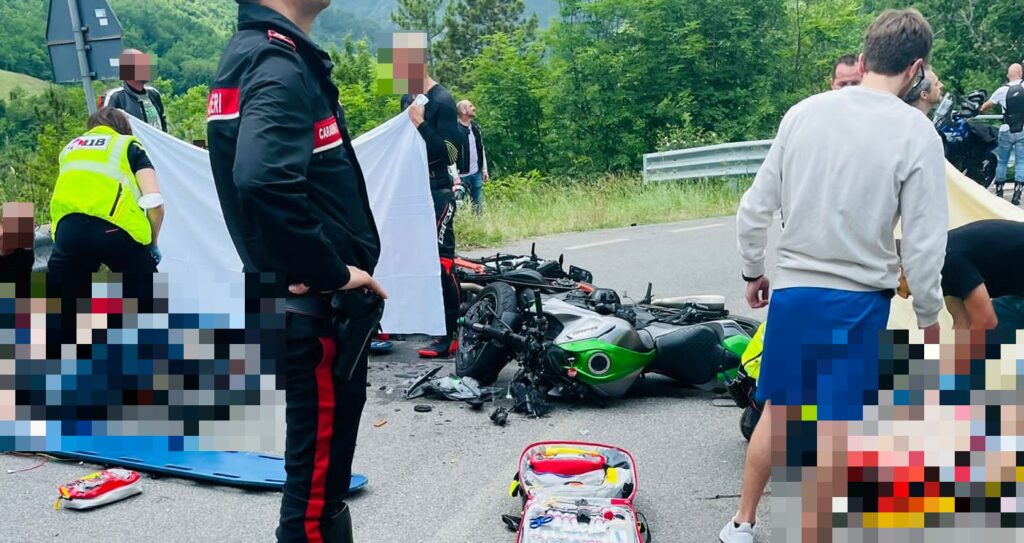 Schianto frontale moto