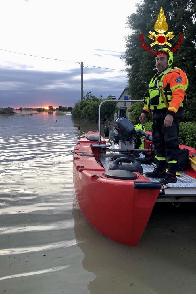 vigili del fuoco alluvione 