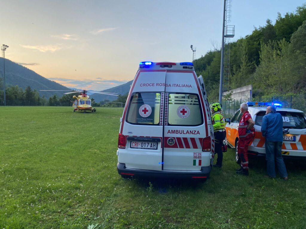 ciclista travolto massi 