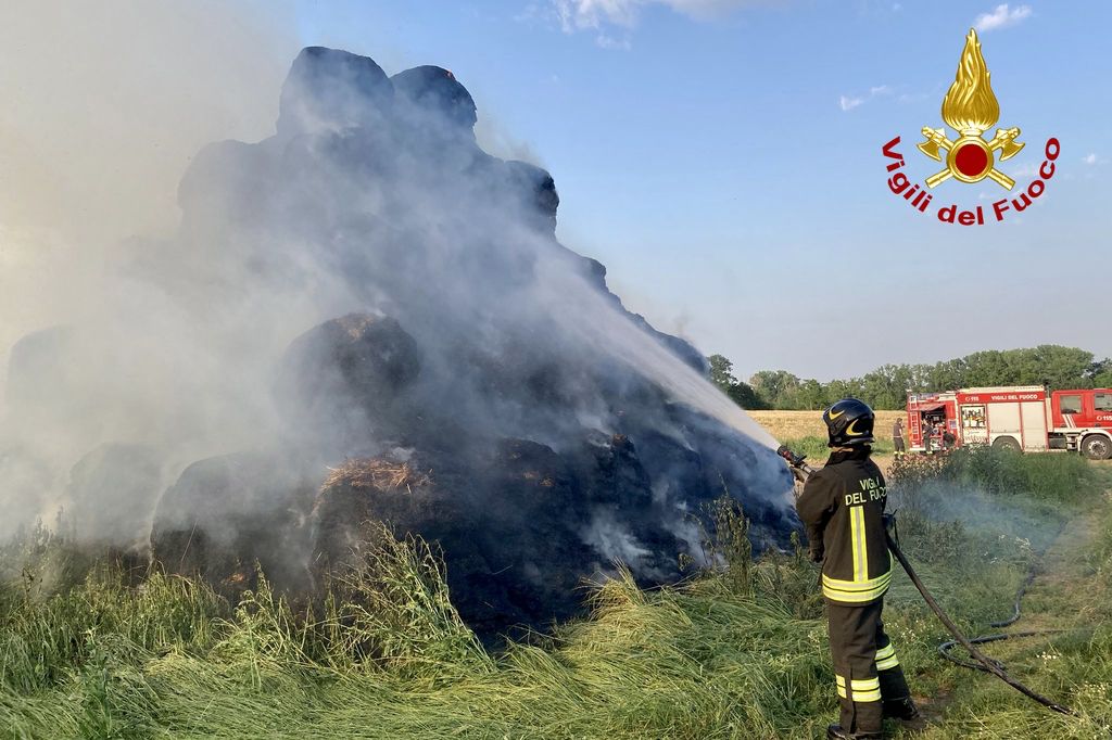 incendio campo vigili fuoco