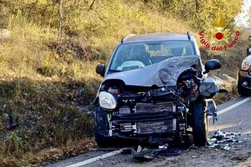 Schianto frontale tra un’auto e un fuoristrada nei pressi di Bobbio, ferito un uomo di 74 anni