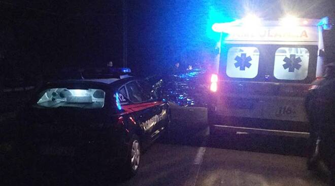 carabinieri e ambulanza notte