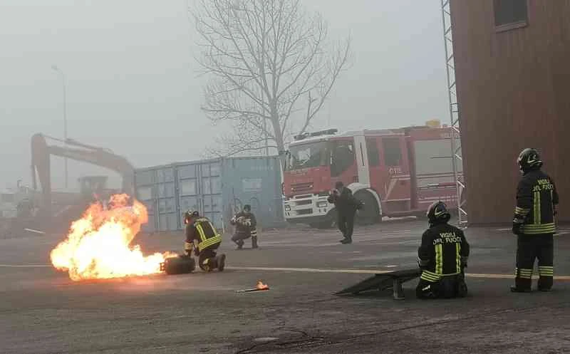 Caserma affollata per il saggio dei vigili del fuoco, e l’inverno prosegue all’insegna della solidarietà – AUDIO, VIDEO e FOTO