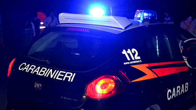 Auto contro un muro a Lugagnano, madre e figlia in ospedale