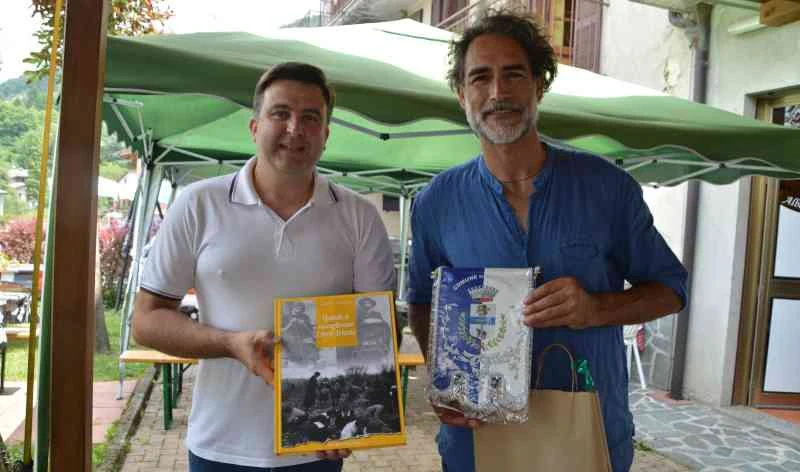 Mùñiz a Morfasso in trekking con il Fol in Fest: “Qui senso di comunità e panorami straordinari, camminare aiuta a pensare” – AUDIO