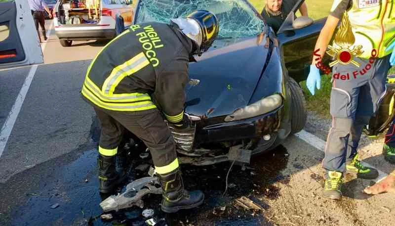 Perde il controllo dell’auto e si schianta contro un muro a a Castell’Arquato: soccorso da 118 e vigili del fuoco – FOTO