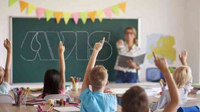 Avis-Scuola-incontra-gli-studenti-universitari