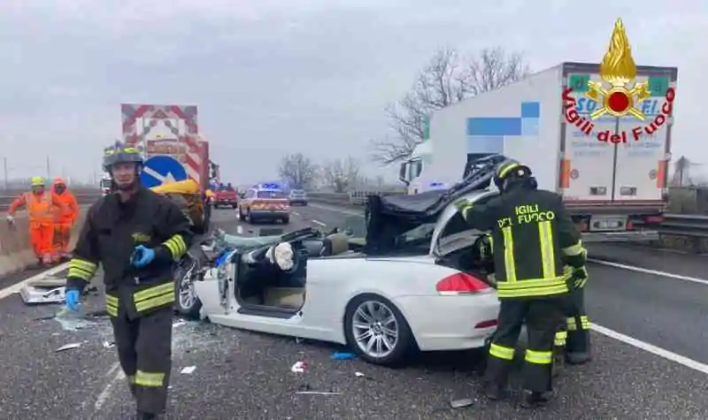 Si schianta contro un mezzo dei lavori in corso sull’A1 ad Alseno, grave un 60enne
