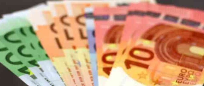 Pagamenti, gli italiani preferiscono il digitale: superato il contante.  Piacentini divisi, c’è chi non rinuncia alle banconote - AUDIO SONDAGGIO