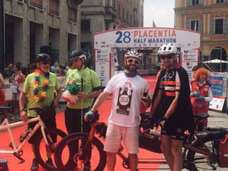 Giovani non vedenti sui tandem equipaggiati con i defibrillatori alla Placentia Half Marathon 2025 - AUDIO
