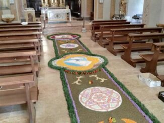 Chiesa-di-Veleia-tappeto-fiorito-Giubilare-visibile-virtualmente