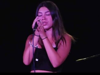 Canzone-per-Aurora-questa-sera-in-piazza-Duomo-Isotta-Mugavero-presenta-la-canzone-scritta-per-la-sua-compagna-di-banco-Aurora-Tila