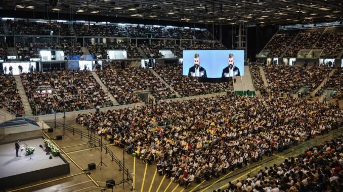 Testimoni-di-Geova-congresso-a-Bologna-tre-giorni-per-parlare-di-8220pura-adorazione8221-oltre-1000-partecipanti-da-Piacenza