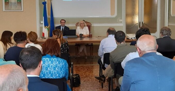 Prefetto Patrizia Palmisani e i sindaci della Provincia di Piacenza