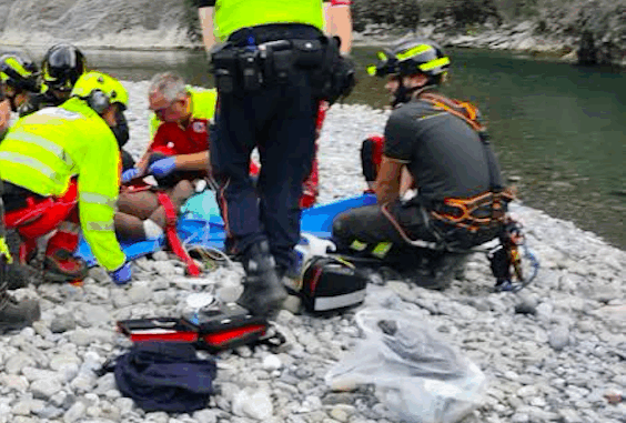 Tuffo nel Trebbia, 28enne rischia di annegare dopo aver battuto la testa