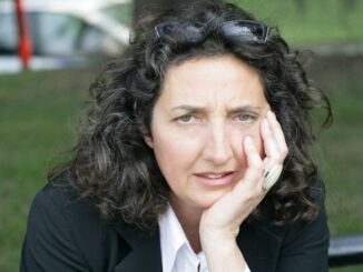 Exit, podcast della giornalista Gabriella Simoni