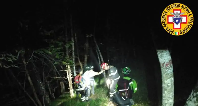 Coppia dispersa in un canale tra i boschi di Bettola, operazioni di soccorso lunghi e complessi