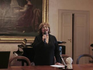 Prima di andare in scena, l'11 aprile