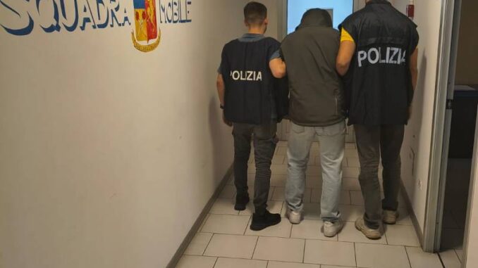 Accusato di stalking e lesioni, la Polizia arresta 27enne
