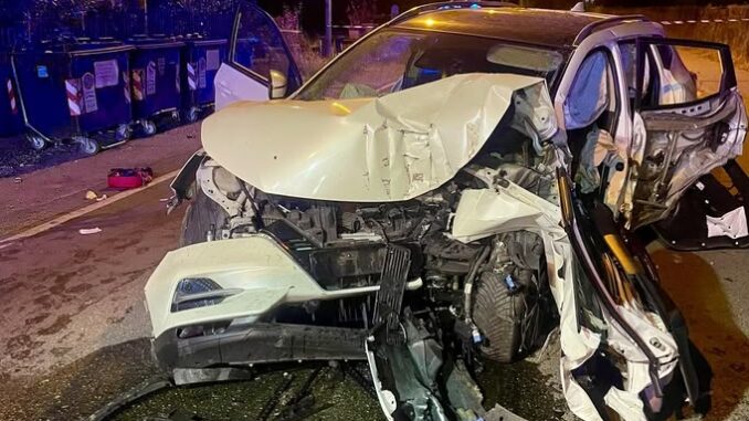 Auto contro un muro a Lugagnano, madre e figlia in ospedale