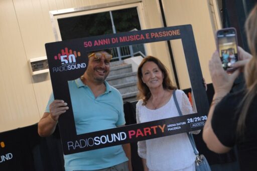 All'Arena Daturi l'abbraccio di Piacenza a Radio Sound, cinquant'anni a fianco della città tra intrattenimento e informazione FOTO