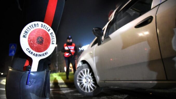 Alla vista dei carabinieri fugge tra i campi, trovati e sequestrati 300 grammi di hashish. Controlli in Val d'Arda: 43 persone identificate
