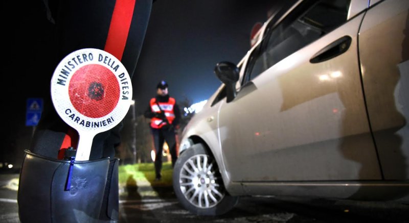Alla vista dei carabinieri fugge tra i campi, trovati e sequestrati 300 grammi di hashish. Controlli in Val d'Arda: 43 persone identificate