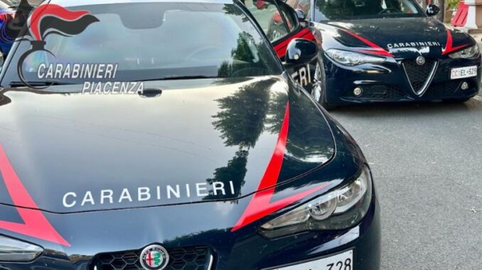 Rissa nel parcheggio del supermercato con bastone, catena e cutter: intervengono i carabinieri, tre uomini denunciati