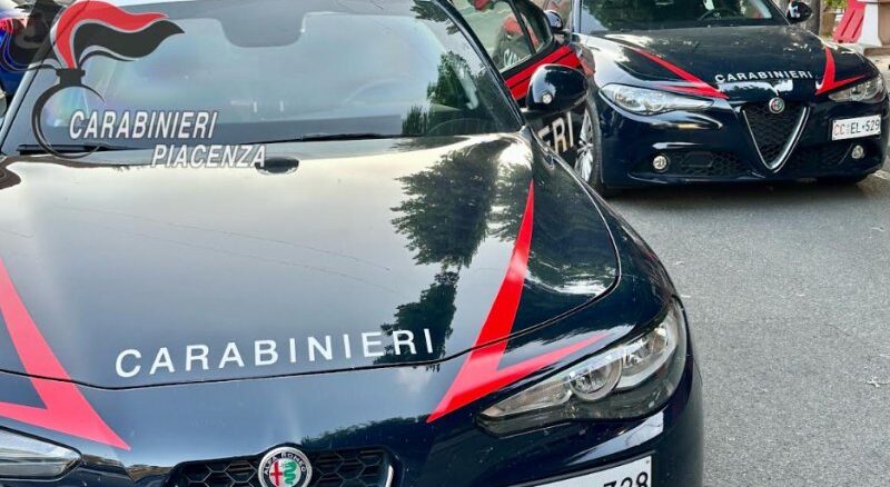 Rissa nel parcheggio del supermercato con bastone, catena e cutter: intervengono i carabinieri, tre uomini denunciati