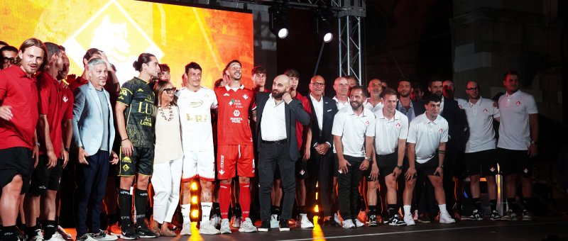 Si alza il sipario in Piazza Cavalli, presentata la nuova stagione del Piacenza Calcio