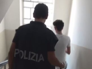 Aggredirono a coltellate due membri di una banda rivale, cinque 20enni arrestati