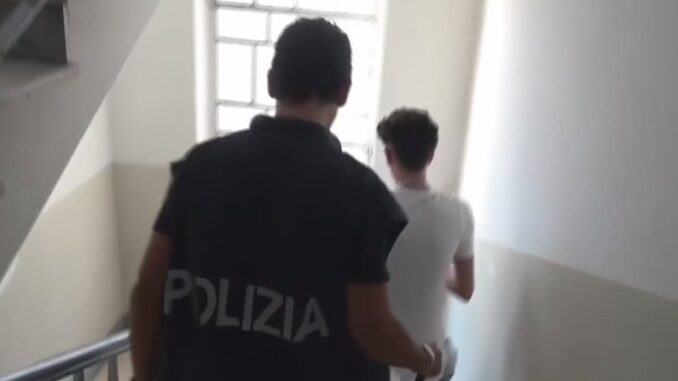 Aggredirono a coltellate due membri di una banda rivale, cinque 20enni arrestati