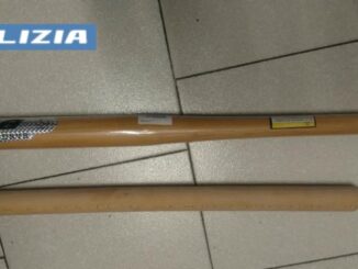 Agguato all'uscita dal locale, donna colpita alla testa con mazza da baseball e mattarello: denunciate madre e figlia