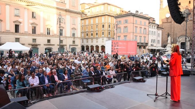Al via il Festival del Pensare Contemporaneo, insieme per dare risposte alle incertezze del presente: "Non si può attraversare da soli il mondo" AUDIO e FOTO